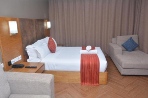  The Alps Hotel  Накуру